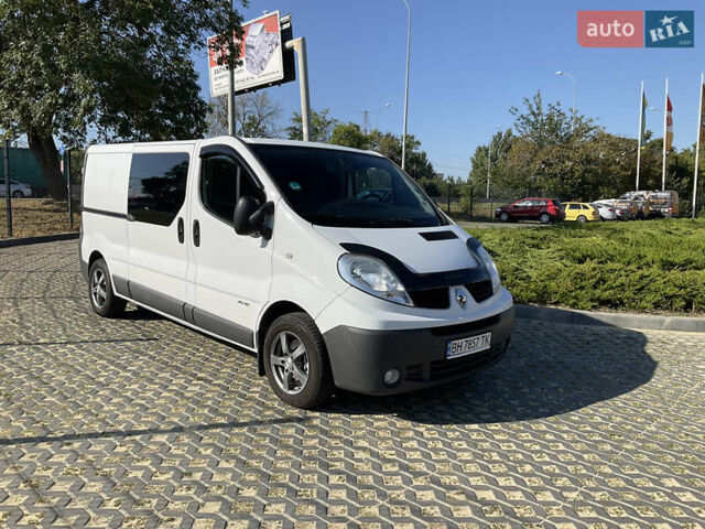Белый Рено Трафик, объемом двигателя 2 л и пробегом 210 тыс. км за 13500 $, фото 7 на Automoto.ua