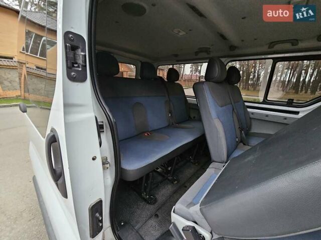 Белый Рено Трафик, объемом двигателя 2 л и пробегом 249 тыс. км за 15000 $, фото 46 на Automoto.ua