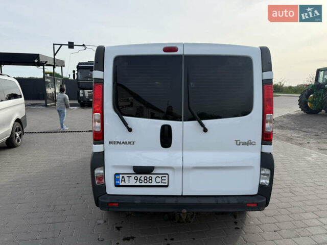 Белый Рено Трафик, объемом двигателя 2 л и пробегом 245 тыс. км за 8950 $, фото 3 на Automoto.ua