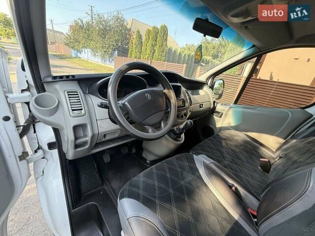 Білий Рено Трафік, об'ємом двигуна 2 л та пробігом 250 тис. км за 8500 $, фото 9 на Automoto.ua