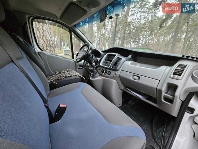 Білий Рено Трафік, об'ємом двигуна 2 л та пробігом 249 тис. км за 16000 $, фото 42 на Automoto.ua