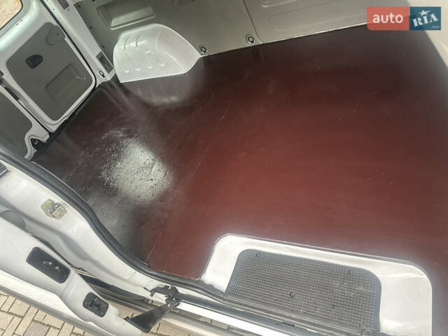 Белый Рено Трафик, объемом двигателя 2 л и пробегом 189 тыс. км за 13600 $, фото 36 на Automoto.ua