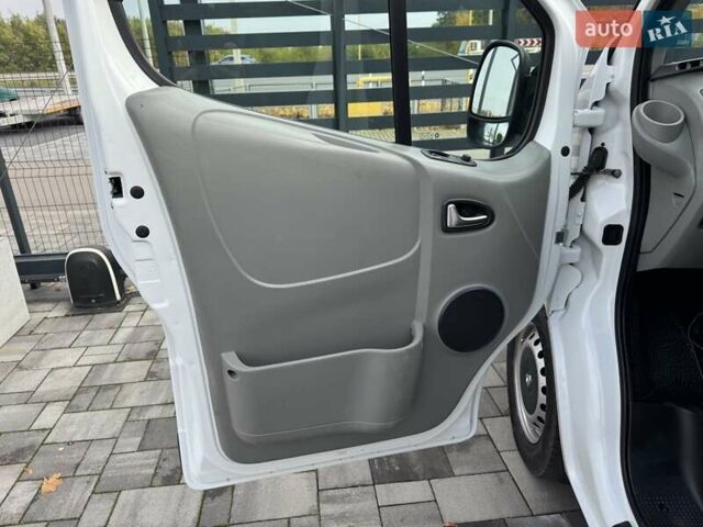 Белый Рено Трафик, объемом двигателя 2 л и пробегом 193 тыс. км за 15750 $, фото 13 на Automoto.ua