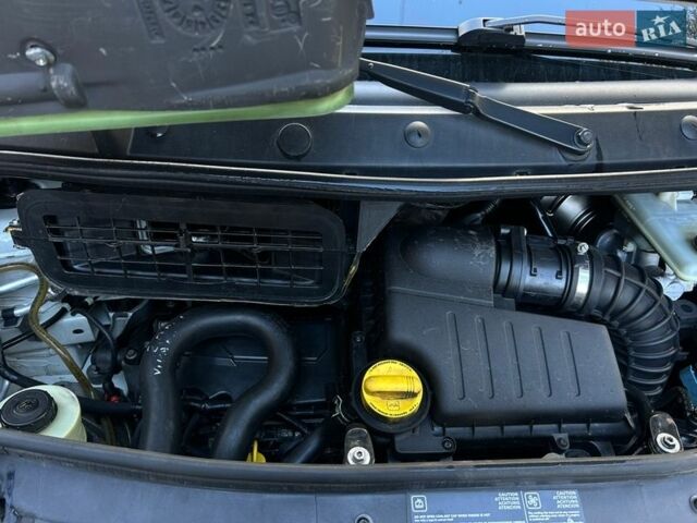 Білий Рено Трафік, об'ємом двигуна 2 л та пробігом 243 тис. км за 13200 $, фото 20 на Automoto.ua