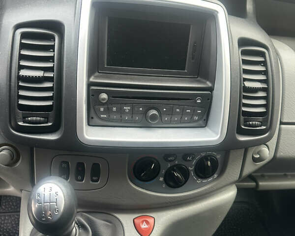 Белый Рено Трафик, объемом двигателя 2 л и пробегом 189 тыс. км за 13600 $, фото 62 на Automoto.ua