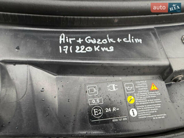 Белый Рено Трафик, объемом двигателя 2 л и пробегом 280 тыс. км за 14300 $, фото 26 на Automoto.ua