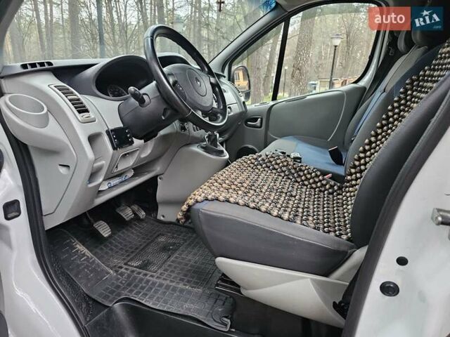 Белый Рено Трафик, объемом двигателя 2 л и пробегом 249 тыс. км за 15000 $, фото 36 на Automoto.ua