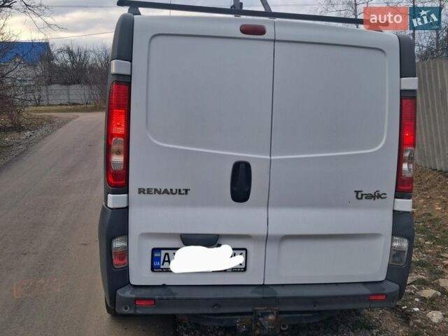 Белый Рено Трафик, объемом двигателя 2 л и пробегом 296 тыс. км за 11500 $, фото 3 на Automoto.ua