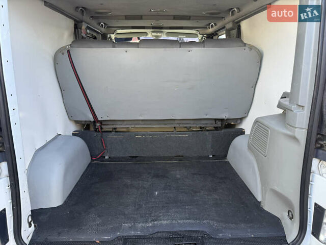 Белый Рено Трафик, объемом двигателя 2 л и пробегом 233 тыс. км за 12950 $, фото 14 на Automoto.ua