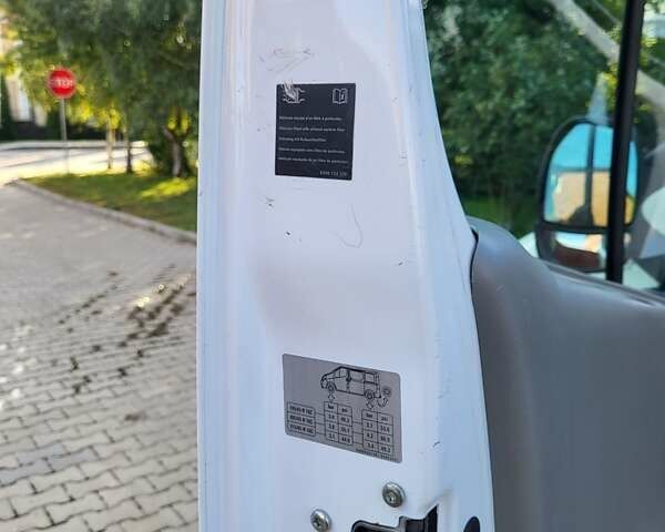 Білий Рено Трафік, об'ємом двигуна 2 л та пробігом 283 тис. км за 14700 $, фото 110 на Automoto.ua