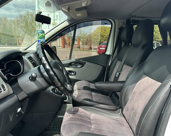 Белый Рено Трафик, объемом двигателя 1.6 л и пробегом 223 тыс. км за 13749 $, фото 11 на Automoto.ua