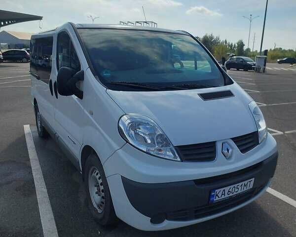 Белый Рено Трафик, объемом двигателя 2 л и пробегом 340 тыс. км за 15100 $, фото 2 на Automoto.ua