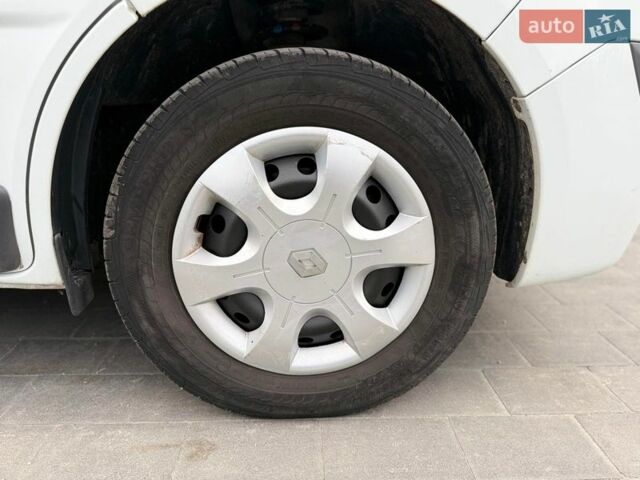 Білий Рено Трафік, об'ємом двигуна 2 л та пробігом 341 тис. км за 15200 $, фото 15 на Automoto.ua