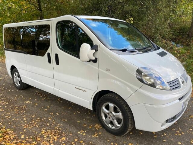 Білий Рено Трафік, об'ємом двигуна 2 л та пробігом 209 тис. км за 8900 $, фото 1 на Automoto.ua