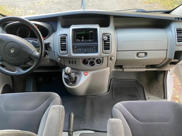 Білий Рено Трафік, об'ємом двигуна 2 л та пробігом 209 тис. км за 8900 $, фото 11 на Automoto.ua