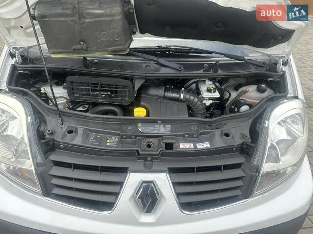 Белый Рено Трафик, объемом двигателя 2 л и пробегом 189 тыс. км за 13600 $, фото 73 на Automoto.ua