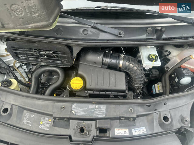 Белый Рено Трафик, объемом двигателя 2 л и пробегом 189 тыс. км за 13600 $, фото 71 на Automoto.ua