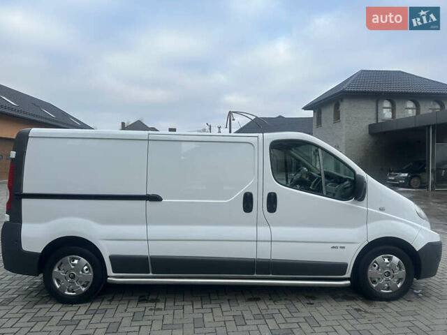Белый Рено Трафик, объемом двигателя 2 л и пробегом 189 тыс. км за 13600 $, фото 1 на Automoto.ua