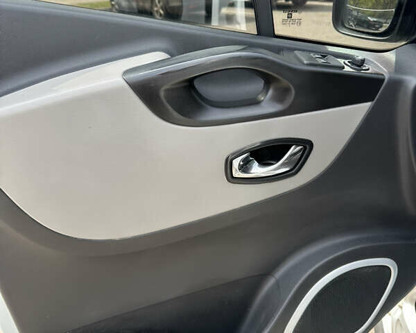 Белый Рено Трафик, объемом двигателя 1.6 л и пробегом 223 тыс. км за 13749 $, фото 12 на Automoto.ua