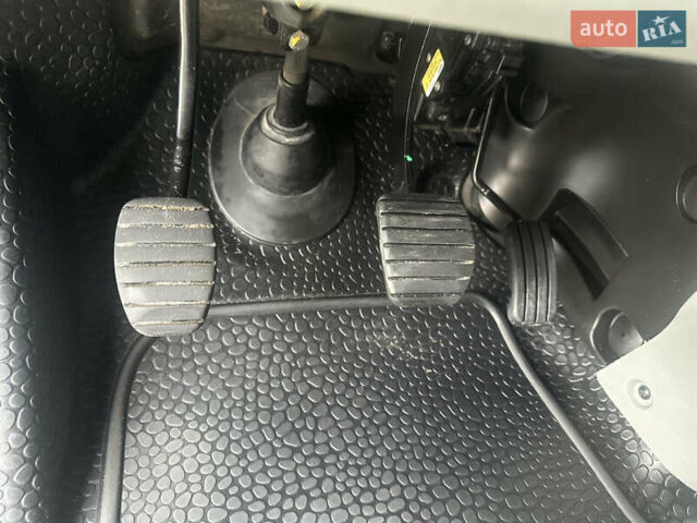 Белый Рено Трафик, объемом двигателя 2 л и пробегом 189 тыс. км за 13600 $, фото 66 на Automoto.ua