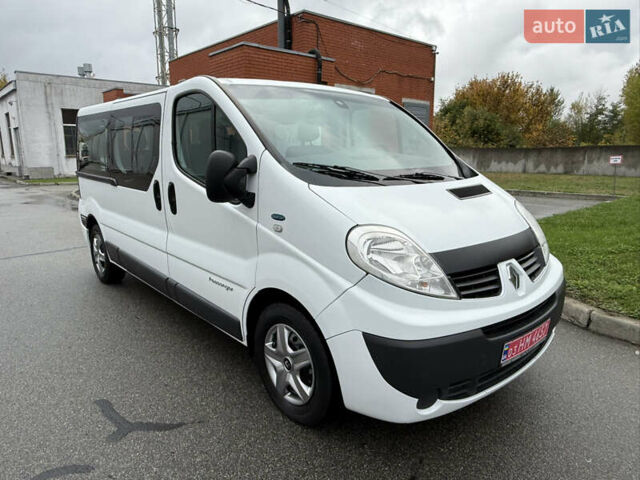 Белый Рено Трафик, объемом двигателя 2 л и пробегом 280 тыс. км за 15800 $, фото 1 на Automoto.ua