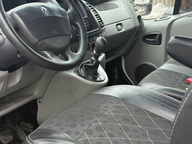 Белый Рено Трафик, объемом двигателя 2 л и пробегом 355 тыс. км за 8800 $, фото 7 на Automoto.ua