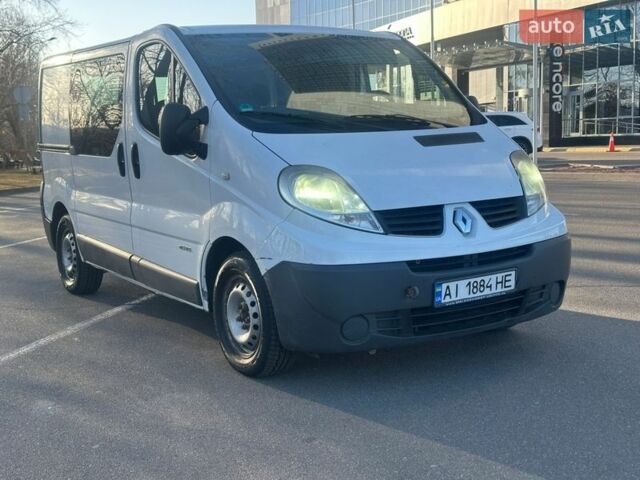 Белый Рено Трафик, объемом двигателя 2 л и пробегом 300 тыс. км за 9550 $, фото 6 на Automoto.ua