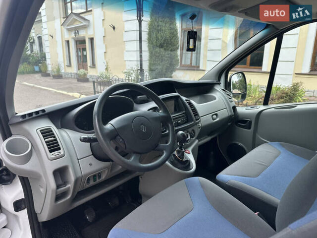 Белый Рено Трафик, объемом двигателя 2 л и пробегом 260 тыс. км за 11700 $, фото 15 на Automoto.ua