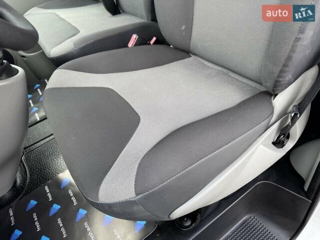 Белый Рено Трафик, объемом двигателя 2 л и пробегом 193 тыс. км за 15750 $, фото 18 на Automoto.ua