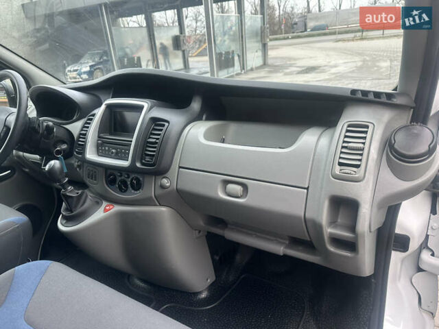 Белый Рено Трафик, объемом двигателя 2 л и пробегом 189 тыс. км за 13600 $, фото 53 на Automoto.ua