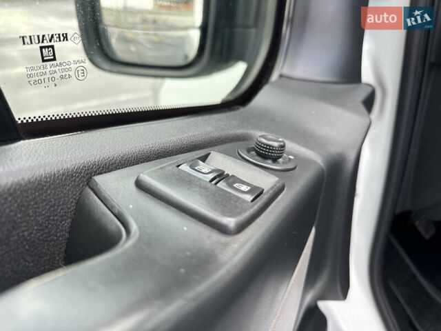 Белый Рено Трафик, объемом двигателя 1.6 л и пробегом 217 тыс. км за 13700 $, фото 69 на Automoto.ua