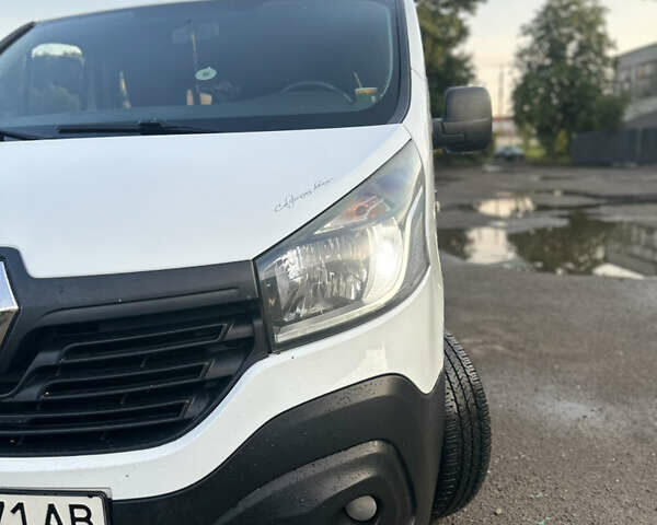 Білий Рено Трафік, об'ємом двигуна 1.6 л та пробігом 275 тис. км за 16000 $, фото 2 на Automoto.ua