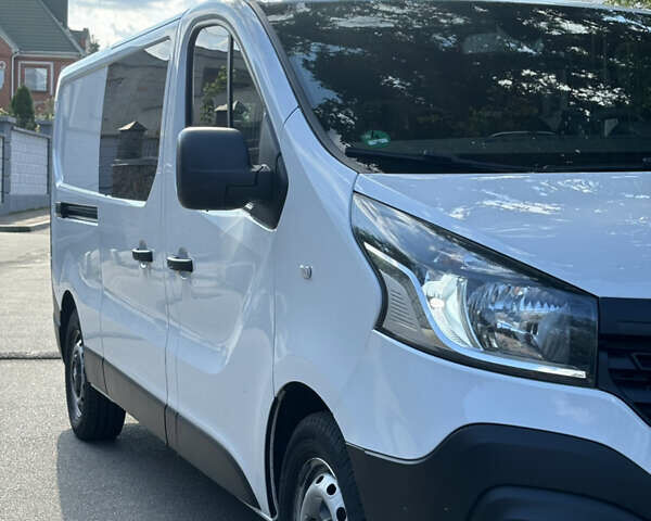 Білий Рено Трафік, об'ємом двигуна 1.6 л та пробігом 258 тис. км за 15000 $, фото 9 на Automoto.ua