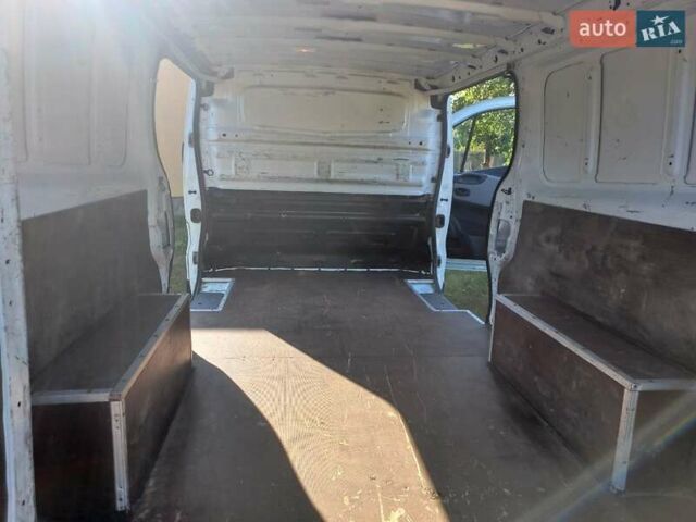 Белый Рено Трафик, объемом двигателя 1.6 л и пробегом 257 тыс. км за 12000 $, фото 4 на Automoto.ua
