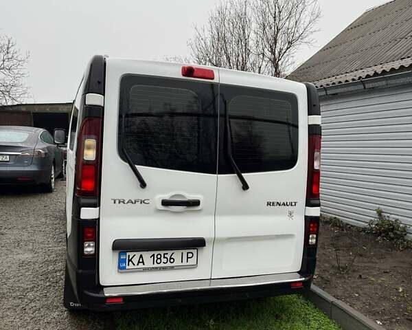 Белый Рено Трафик, объемом двигателя 1.6 л и пробегом 155 тыс. км за 16300 $, фото 3 на Automoto.ua