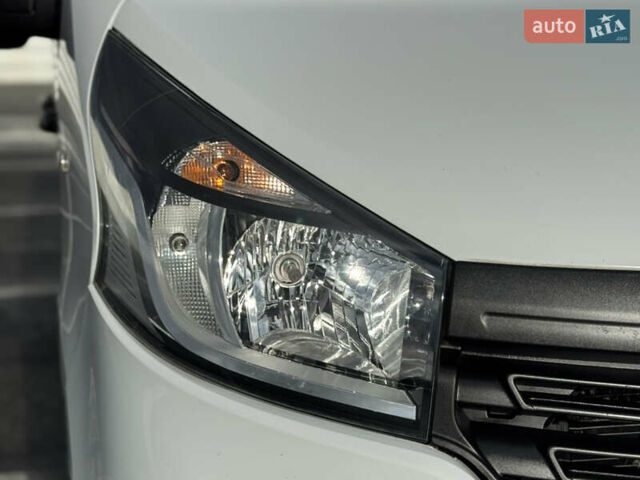 Белый Рено Трафик, объемом двигателя 1.6 л и пробегом 217 тыс. км за 13700 $, фото 42 на Automoto.ua