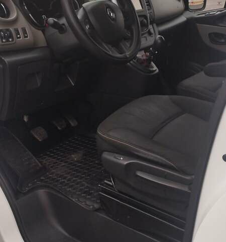 Белый Рено Трафик, объемом двигателя 1.6 л и пробегом 220 тыс. км за 11900 $, фото 9 на Automoto.ua