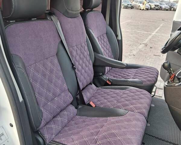 Белый Рено Трафик, объемом двигателя 1.6 л и пробегом 286 тыс. км за 14900 $, фото 24 на Automoto.ua