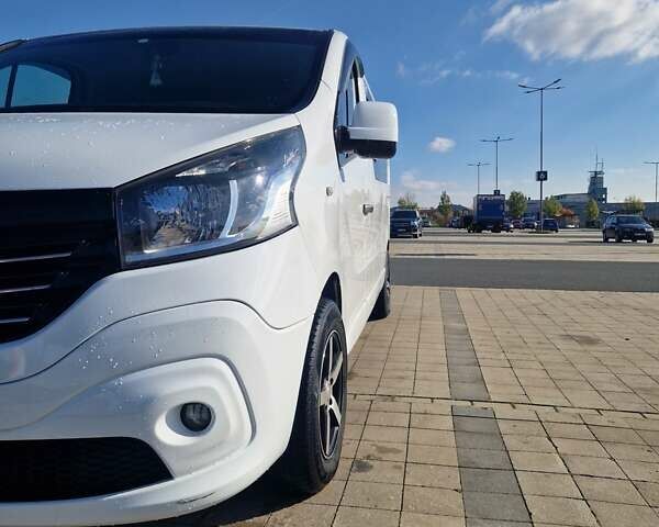 Белый Рено Трафик, объемом двигателя 1.6 л и пробегом 350 тыс. км за 13500 $, фото 5 на Automoto.ua