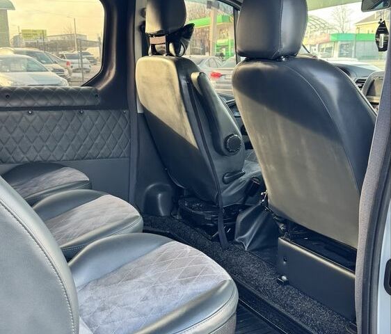 Белый Рено Трафик, объемом двигателя 1.6 л и пробегом 222 тыс. км за 15800 $, фото 17 на Automoto.ua