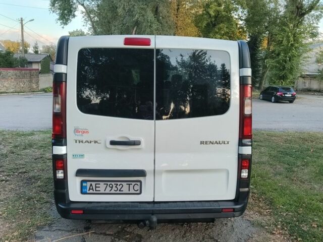 Білий Рено Трафік, об'ємом двигуна 1.6 л та пробігом 326 тис. км за 15000 $, фото 5 на Automoto.ua