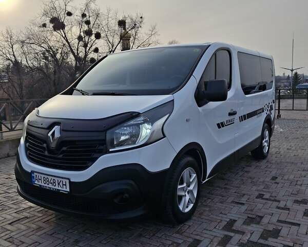 Белый Рено Трафик, объемом двигателя 1.6 л и пробегом 286 тыс. км за 14900 $, фото 2 на Automoto.ua