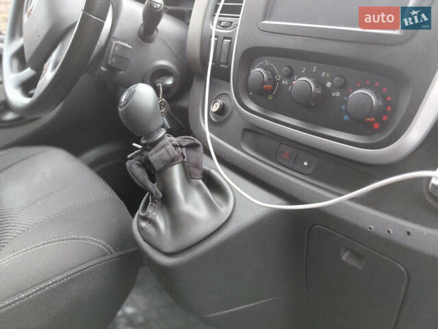 Белый Рено Трафик, объемом двигателя 1.6 л и пробегом 317 тыс. км за 13700 $, фото 16 на Automoto.ua