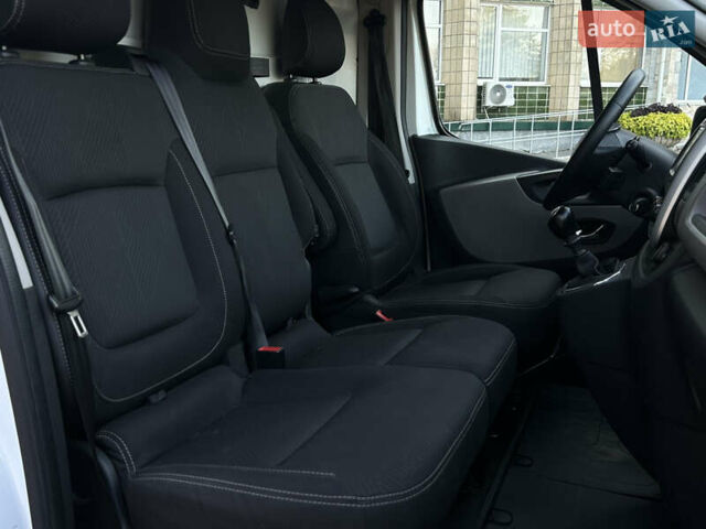 Белый Рено Трафик, объемом двигателя 1.6 л и пробегом 272 тыс. км за 12499 $, фото 15 на Automoto.ua