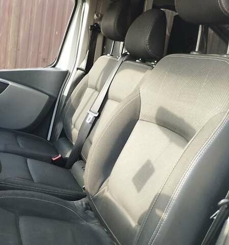 Білий Рено Трафік, об'ємом двигуна 1.6 л та пробігом 300 тис. км за 14000 $, фото 12 на Automoto.ua