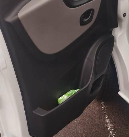 Белый Рено Трафик, объемом двигателя 1.6 л и пробегом 220 тыс. км за 11900 $, фото 18 на Automoto.ua