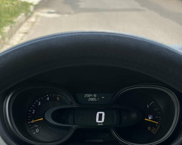 Білий Рено Трафік, об'ємом двигуна 1.6 л та пробігом 258 тис. км за 15000 $, фото 11 на Automoto.ua