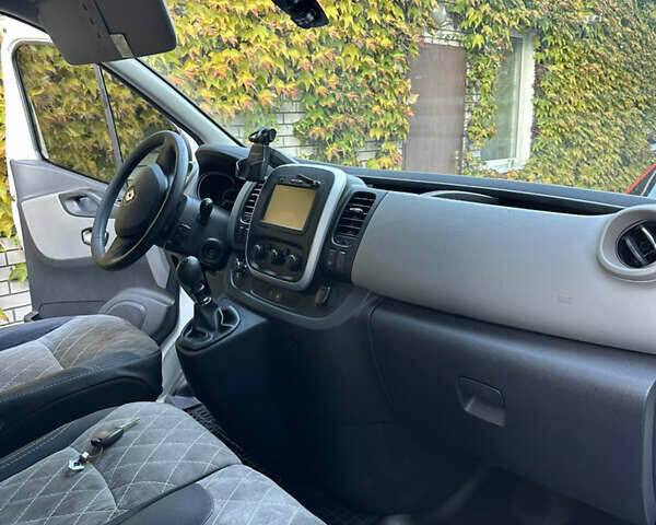 Білий Рено Трафік, об'ємом двигуна 1.6 л та пробігом 261 тис. км за 13700 $, фото 1 на Automoto.ua