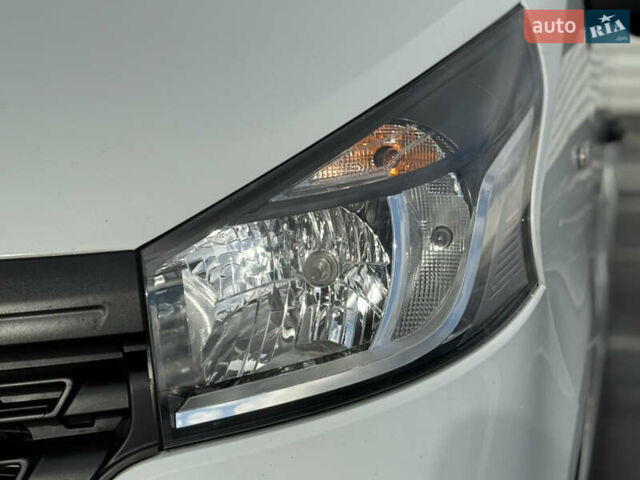 Белый Рено Трафик, объемом двигателя 1.6 л и пробегом 217 тыс. км за 13700 $, фото 39 на Automoto.ua