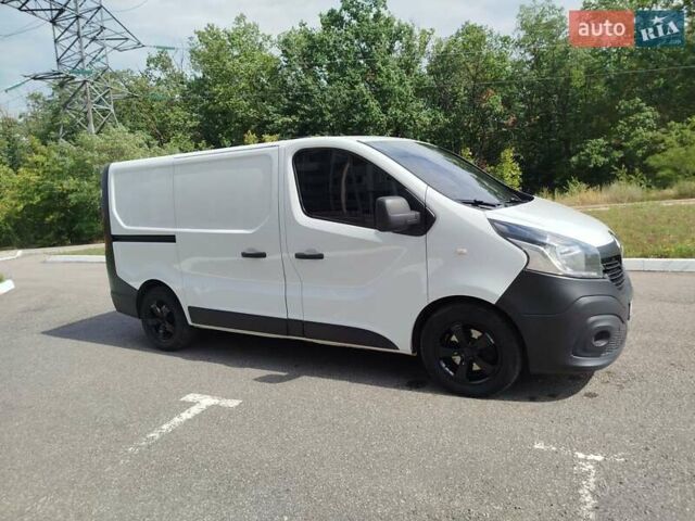 Білий Рено Трафік, об'ємом двигуна 1.6 л та пробігом 320 тис. км за 10000 $, фото 6 на Automoto.ua